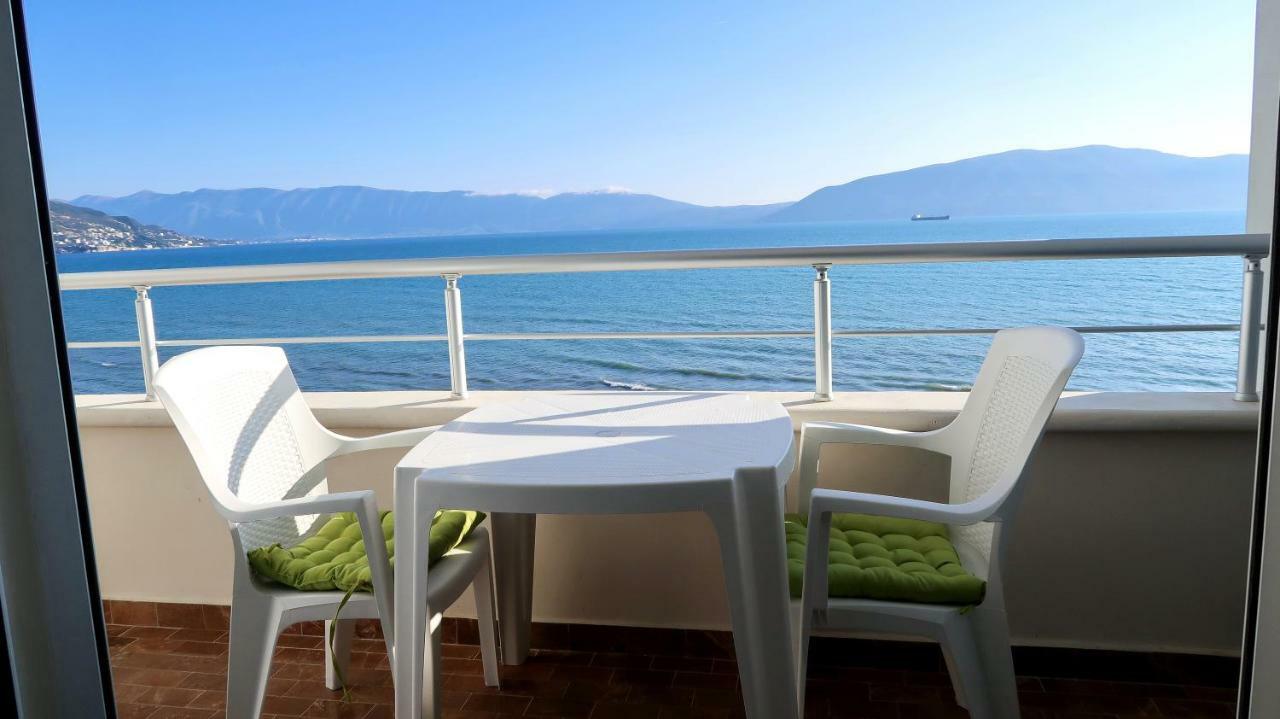 On The Beach Vlorë Exterior foto