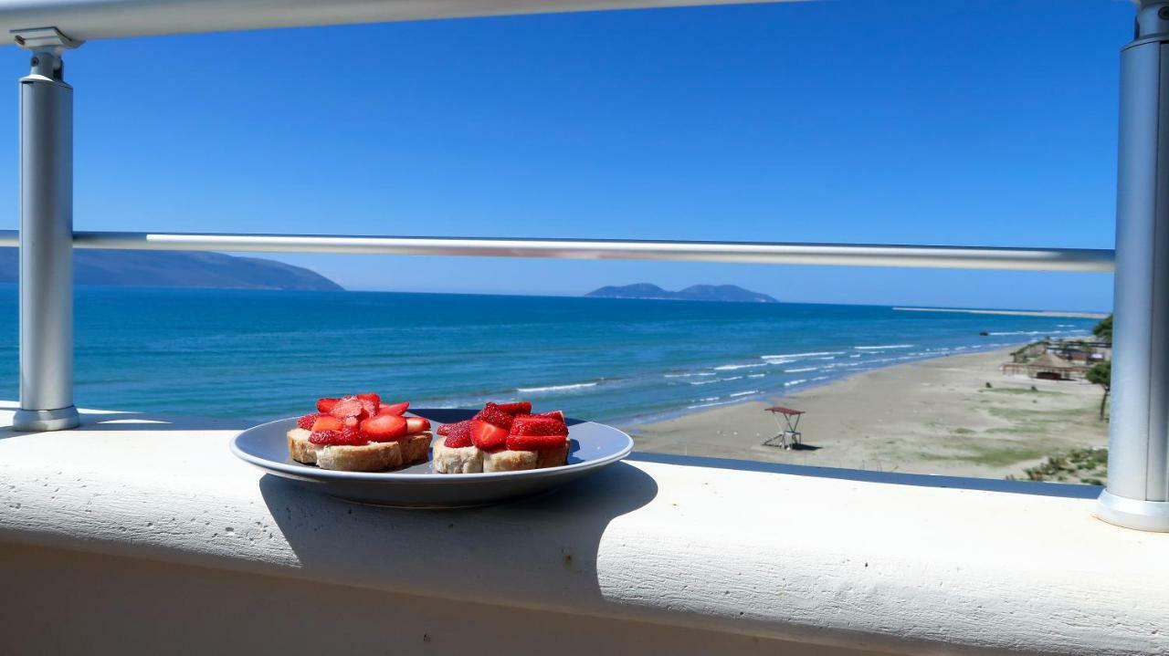 On The Beach Vlorë Exterior foto